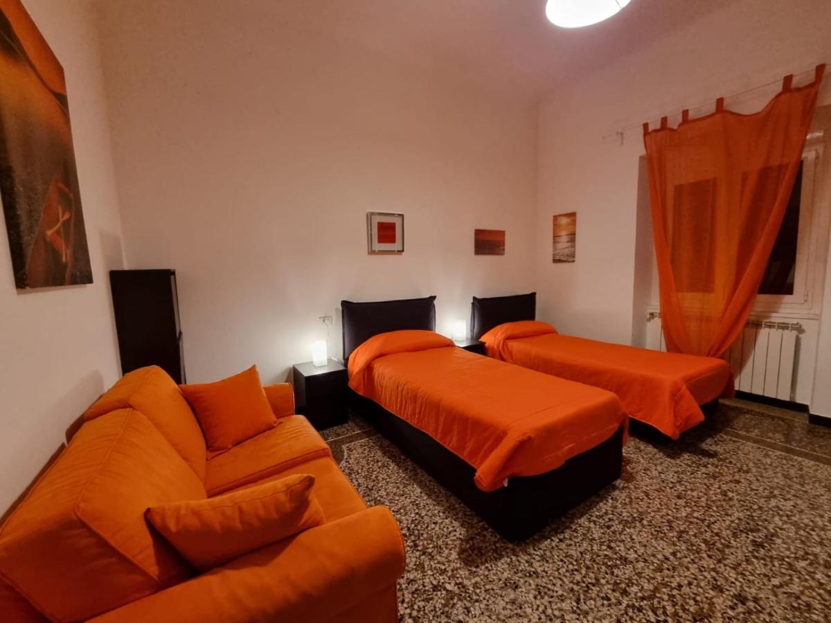 Wow Home 2 - 175 Mq - Posteggio Privato - Davanti Porto Traghetti - Fino A 10 Posti Letto - Balcone Genoa Exterior photo