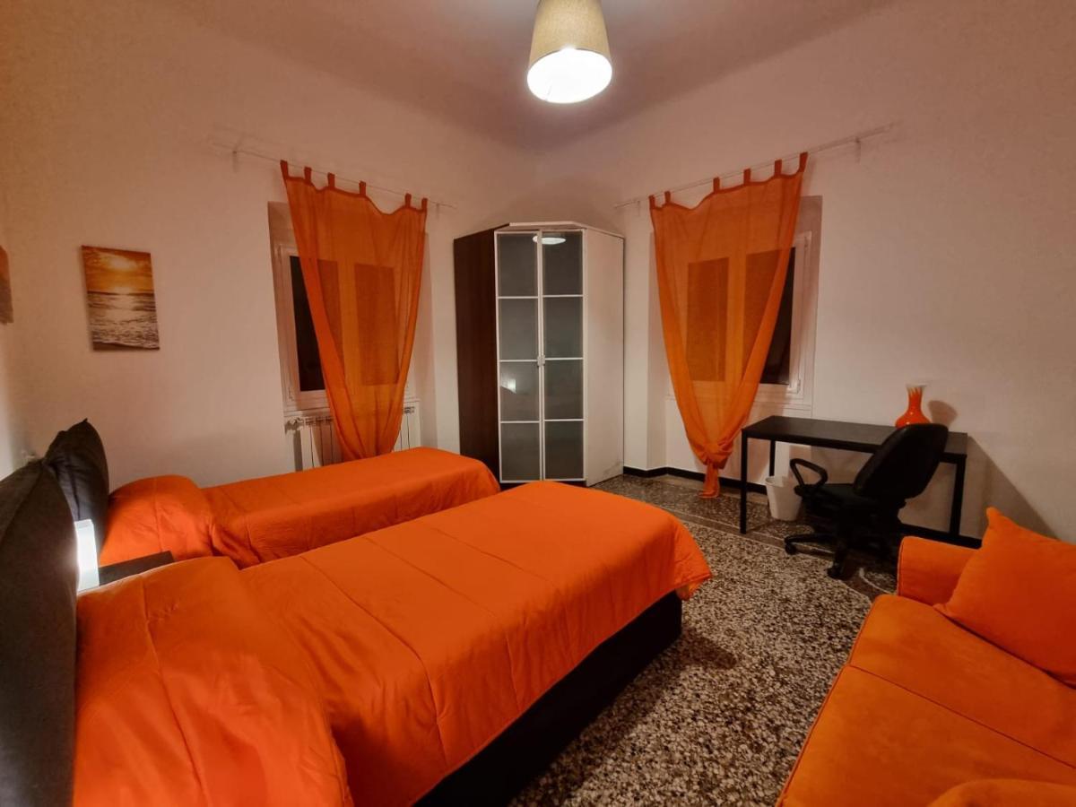 Wow Home 2 - 175 Mq - Posteggio Privato - Davanti Porto Traghetti - Fino A 10 Posti Letto - Balcone Genoa Exterior photo